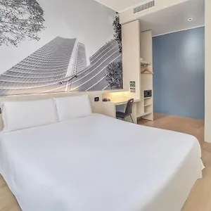 فندق مبيت وإفطار ميلانو سينيزيو غاريبالدي فندق